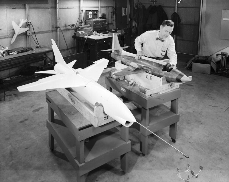 BREAKING THE SOUND BARRIER: THE BELL X-1 STORY